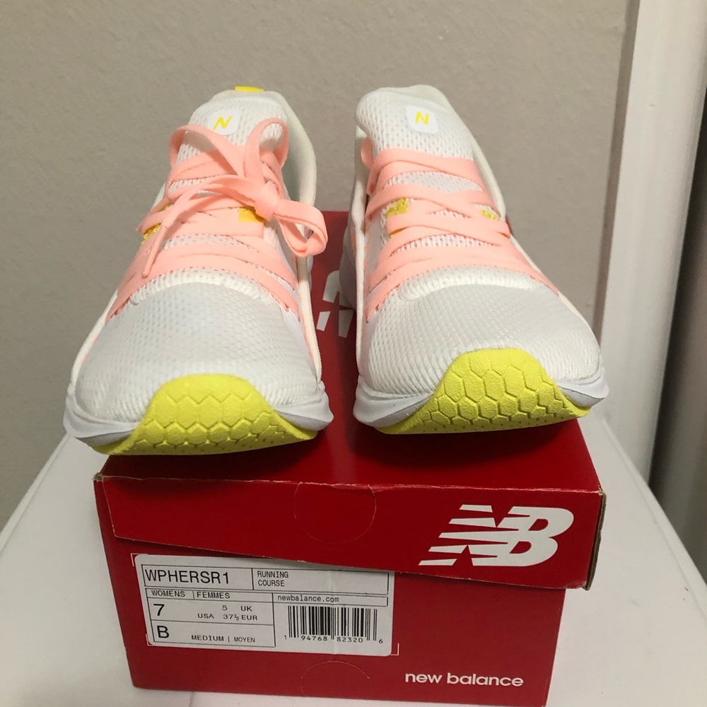 New sneaker in box size 7 never worn